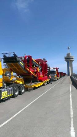 Machinery unloading Adelaide Wharf January 2015